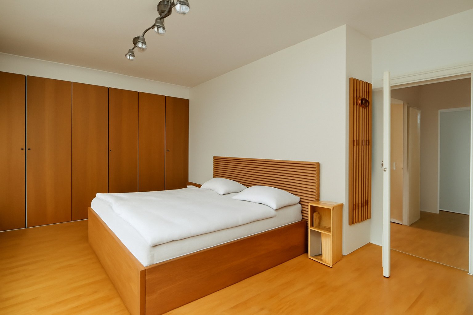 Blumenauer (c) - Schlafzimmer (KI Verbessert) Blumenauer (c) - Schlafzimmer (KI Verbessert)