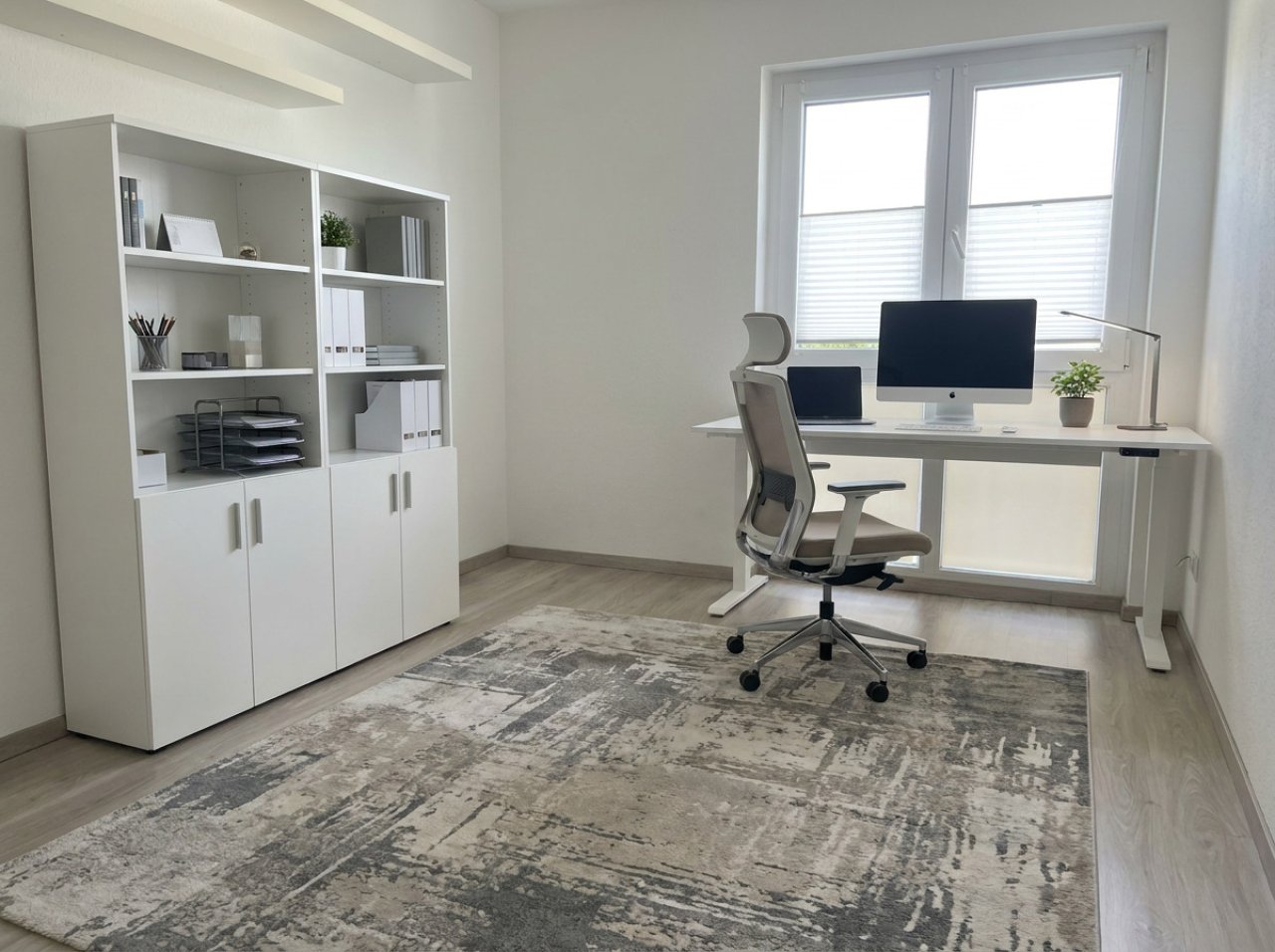 Blumenauer (c) - Büro (KI bearbeitet) Blumenauer (c) - Büro (KI bearbeitet)